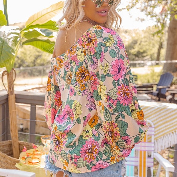 OFF SHOULDER TOP IN PEACH - Picture 4 of 5